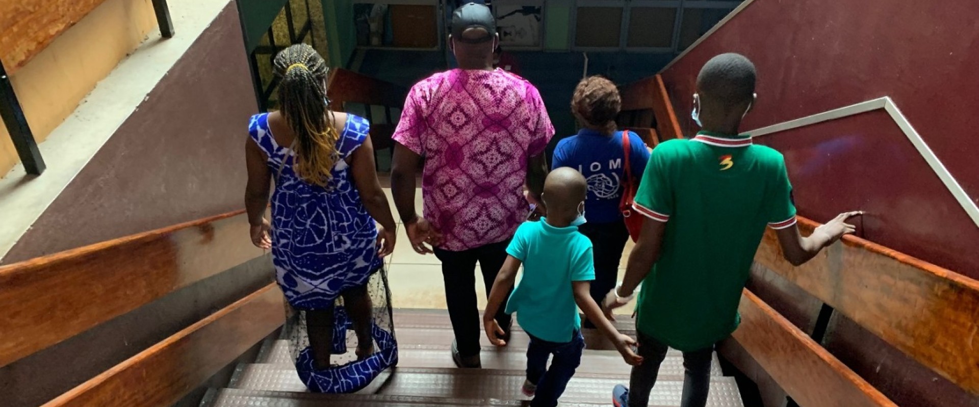 A reunified family returns to Cameroon thanks to IOM’s support. Photo: IOM 2022/Kim Winkler